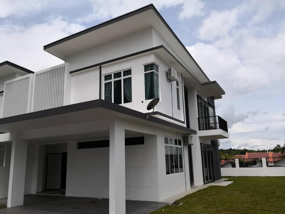 Johor Desaru Beach Bungalow Villas Kangkar Chemaran Extérieur photo